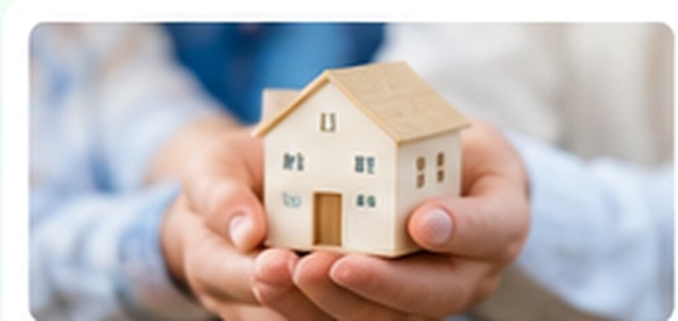 不動産や相続の相談をイメージした住宅模型